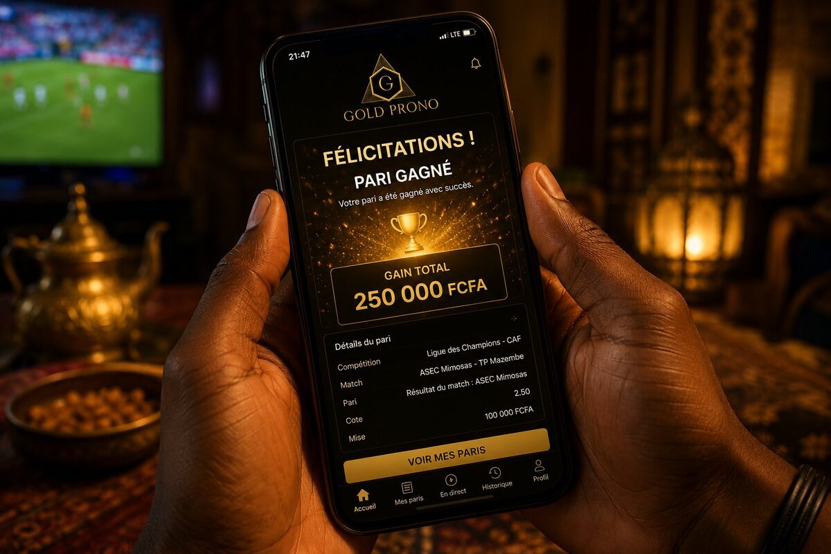 Membre Gold Prono tenant son téléphone avec un gain 250 000 FCFA